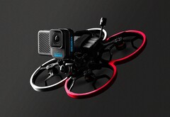 La GoPro Hero 10 Black Bones est suffisamment légère pour être transportée par un drone FPV. (Image source : GoPro)