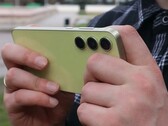 Le Galaxy A55 est doté d'un triple système de caméras à l'arrière. (Source : Bilibili)
