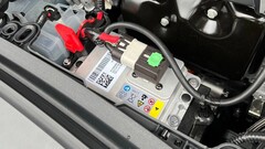 Tesla a remplacé les anciennes batteries 12V plomb-acide par des batteries Li-ion l'année dernière seulement (image : Teslascope)