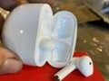 Les prétendus "AirPods" saisis par les douanes américaines. (Image : USCPB)