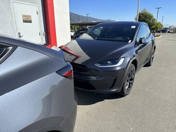 Nouvelles options de couleurs Tesla gris furtif et argent minuit