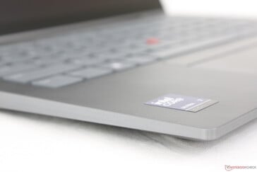 Le châssis est constitué d'aluminium pour les couvercles supérieur et inférieur