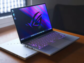 Deux des six SKUs du 2024 Asus ROG Zephyrus G14 sont maintenant disponibles à l'achat (Image source : NotebookcheckReviews on YouTube)