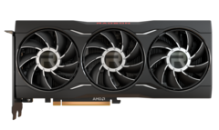 La Radeon RX 6750 XT offre des améliorations au niveau du Game Clock et de la vitesse de la mémoire par rapport à la RX 6700 XT. (Image Source : AMD)