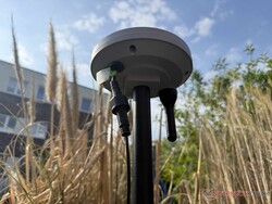 L'Anthbot M9 navigue via une antenne RTK en standard.