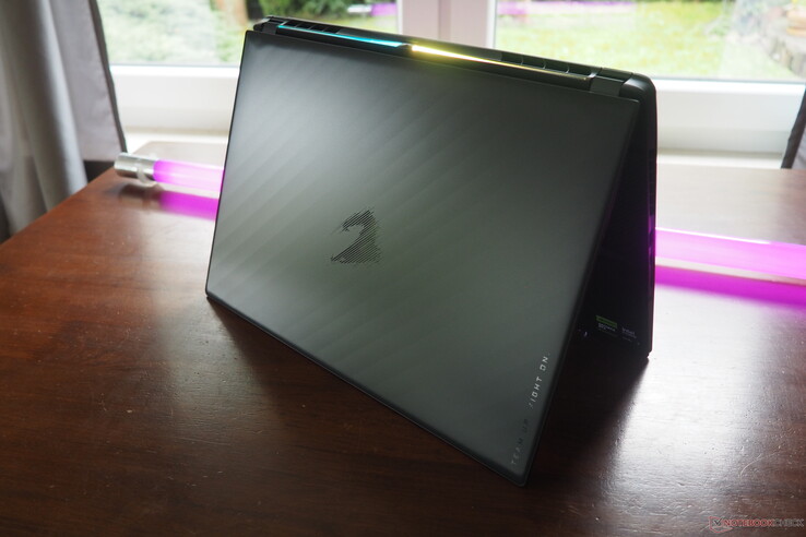 Aorus Elite 16
