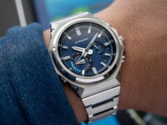 Les montres G-Shock GST-B1000D de Casio (GST-B1000-2A en photo) sont désormais disponibles aux États-Unis. (Source de l'image : Casio)