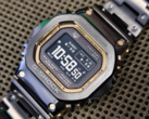 La Casio G-Shock GMW-BZ5000GD-1 (photo) semble présenter des cornes légèrement plus sculptées et des bords polis que les images précédentes. (Source de l'image : L&amp;W sur WatchUSeek)