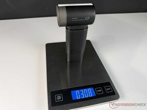 Le ventilateur de poche pèse un peu plus de 300 g.