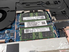 2x SODIMM sous un couvercle