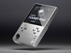 L&#039;Ayaneo Pocket DMG dans sa dernière option de couleur Bright Silver. (Source de l&#039;image : Ayaneo)
