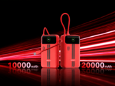 Deux batteries externes Honor Life rouges avec écrans intégrés et câbles USB-C attachés