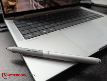 HP Active Pen G3 reposant magnétiquement sur le repose-paume