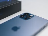 L'iPhone 12 Pro surclasse le Note 20 Ultra de Samsung grâce à son nouveau chipset A14 Bionic. (Source de l'image : Salman Majeed)