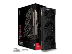 Les cartes Radeon RX 9070 XT (photo) et RX 9070 de la série Swift de XFX sont équipées d&#039;un triple ventilateur. (Source de l&#039;image : XFX)