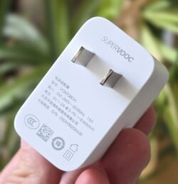 Oppo Pad 4 Pro : adaptateur électrique de 67 W