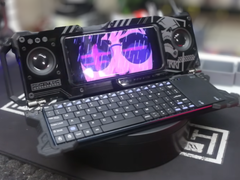 Le Cyberdeck en démonstration (source de l'image : High Tech Low Life YT)