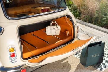 Contrairement à beaucoup d'autres restomods électriques, la Mini eMastered conserve un compartiment à bagages de taille décente. (Source de l'image : David Brown Automotive)
