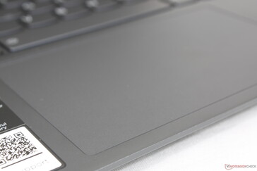 Le pavé tactile est plus grand que celui du Razer Blade 14 (12 x 7,5 cm contre 11,1 x 7,6 cm)