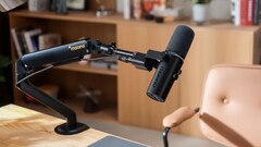 Le Maono PD500W peut être utilisé comme microphone filaire ou sans fil pour la diffusion en direct depuis un ordinateur portable ou un téléphone.