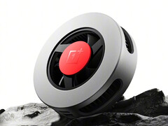 La glacière OnePlus 27W Freezing Point Cooler se fixe au téléphone à l'aide d'aimants. (Source de l'image : OnePlus)