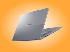Le ThinkBook 14 Gen Q8Y dans sa finition Luna Grey.