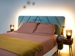 Vous pouvez connecter la tête de lit intelligente AirTulip Sleep à des wearables comme la Apple Watch et l'Oura Ring. (Image source : AirTulip)