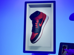 Les nouveaux moniteurs HLD (photo) seront disponibles en trois tailles différentes : 16 pouces, 27 pouces et 86 pouces. (Source de l'image : Looking Glass Factory)