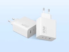 L'adaptateur d'alimentation HyperCharge 90W (3 ports) de Xiaomi (photo) est lancé dans le monde entier. (Source de l'image : Xiaomi)