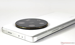 Le Xiaomi 14 Ultra pourrait ne pas arriver avant le printemps 2024, son prédécesseur est en photo. (Source de l'image : Notebookcheck)