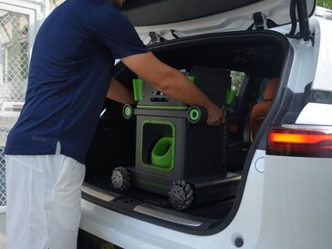 Le robot de tennis Acemate S10 Pro peut être démonté pour tenir dans des coffres plus petits.