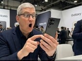 Un deepfake viral montre Tim Cook comme un fan du Samsung Galaxy S25 Ultra. (Source de l'image : X, Noah Cat, @Cartidise, capture d'écran).