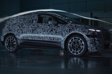 Après les premières esquisses, la nouvelle Audi A2 e-tron est maintenant recouverte d'une pellicule de camouflage lors d'essais sur la glace et la neige dans le nord de la Suède et dans la soufflerie.