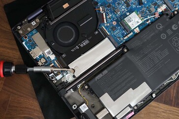 Le SSD M.2 et le module Wi-Fi peuvent être remplacés facilement