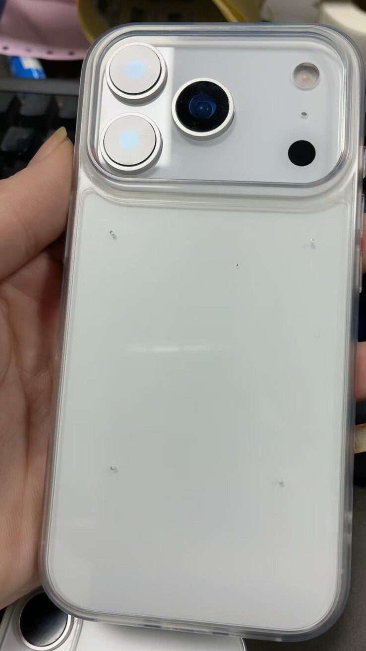 L'"iPhone 17 Pro". (Source : Majin Bu via X)