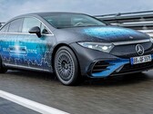 La batterie à semi-conducteurs de cette EQS permet de parcourir 620 miles avec une charge. (Source de l'image : Mercedes)