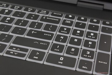 Le pavé numérique et les petites touches fléchées sont de nouveaux ajouts à la série Omen 16