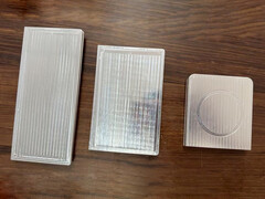 Le Galaxy Z Fold8, le Galaxy Z Wide Fold et le Galaxy Z Flip8, de gauche à droite.