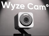 Wyze met à jour la Wyze Cam v4 avec une large gamme dynamique d'imagerie ainsi qu'un meilleur son et une sirène. (Source : Wyze)