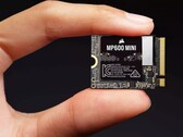 Le Corsair MP600 Mini R2 promet des taux de lecture allant jusqu'à 7 000 Mo/s. (Image : Corsair)