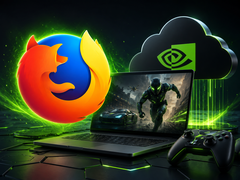 Ordinateur portable de jeu avec un jeu affiché à l’écran, logos des marques GeForce Now et Firefox au-dessus