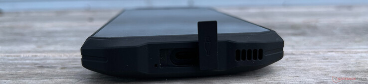 Bas : USB-C 2.0 (données/chargement)