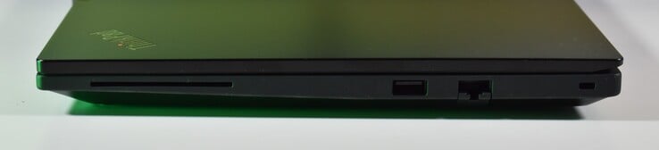 droit : Lecteur de carte à puce, USB-A 3.2 Gen 1, RJ45-Ethernet, emplacement Kensington Lock