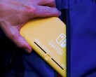 Nintendo pourrait être en train de travailler sur une console portable encore plus facile à mettre en poche que la Switch Lite. (Source de l'image : Nintendo)