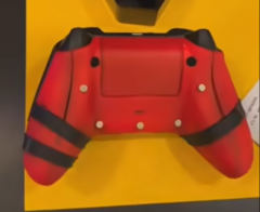 La manette Xbox Deadpool x sans l'attachement à l'arrière. (Source : bilibili)