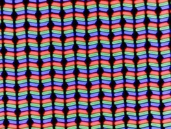 L'écran LC utilise une matrice classique de sous-pixels RVB composée d'une diode électroluminescente rouge, d'une diode électroluminescente bleue et d'une diode électroluminescente verte.