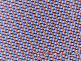 La couche de verre est relativement épaisse, ce qui augmente le grain et affecte la qualité de l'image