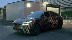 Le L60 camouflé porte un autocollant &quot;meilleur que le modèle Y&quot; (image : Weibo)