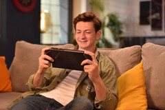 L'ONEXPLAYER X1 Mini devrait être considérablement plus petit que l'ONEXPLAYER X1 existant. (Source de l'image : One-Netbook)