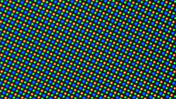 Le panneau OLED utilise une matrice de sous-pixels RGGB avec une diode rouge, une diode bleue et deux diodes vertes.